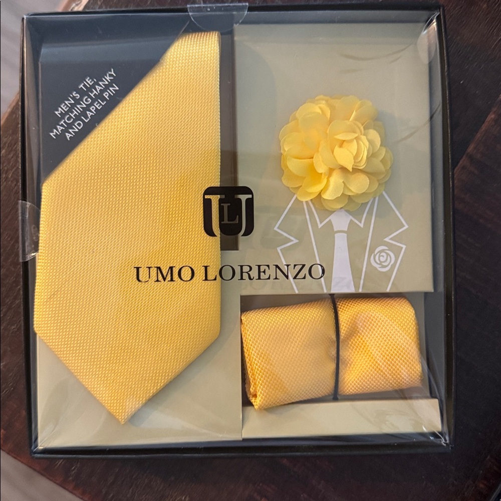NIB Umo Lorenzo Yellow Tie Set